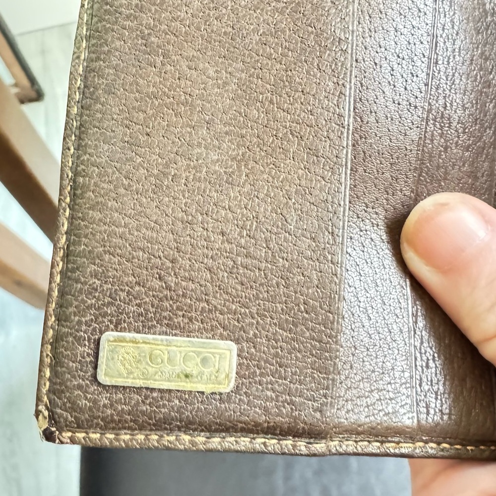 GUCCI
Beige and Brown Wallet with Red and Green Stripe-Pre-loved - Picture 8 of 13